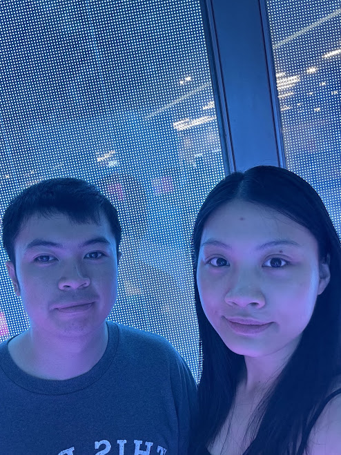 Dưới ánh đèn xanh.