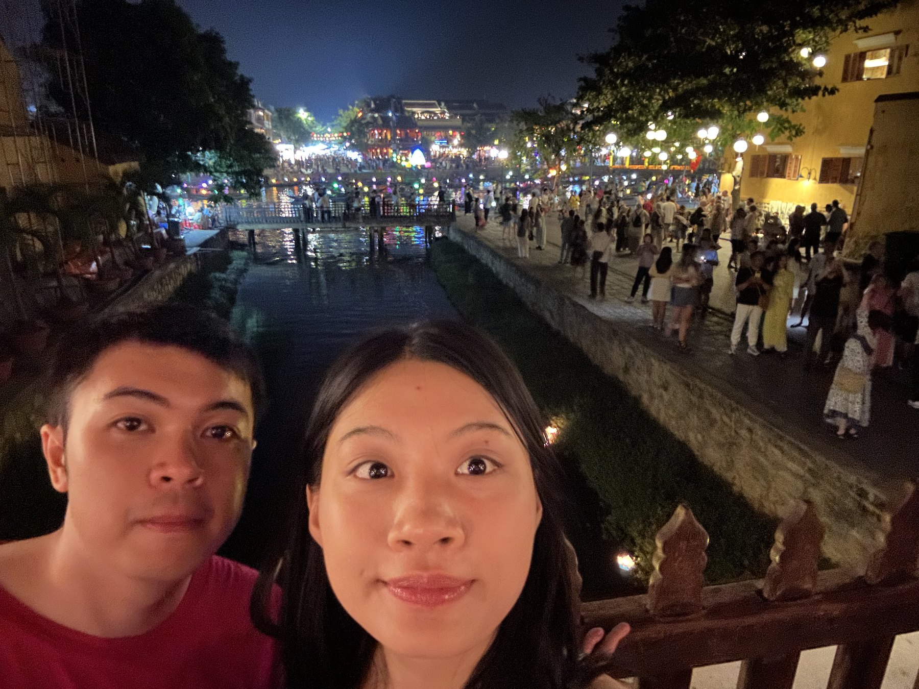 Một tấm bên sông ở Hội An.