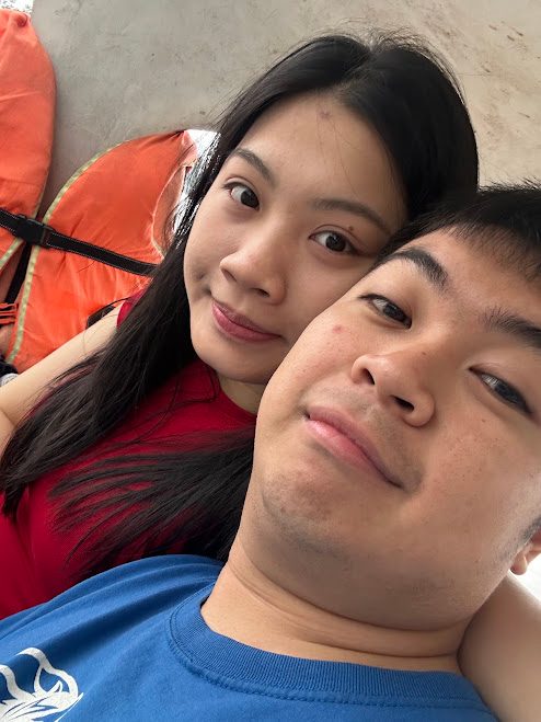 Tựa gần một chút, chụp thêm một tấm. · Những ngày bình thường