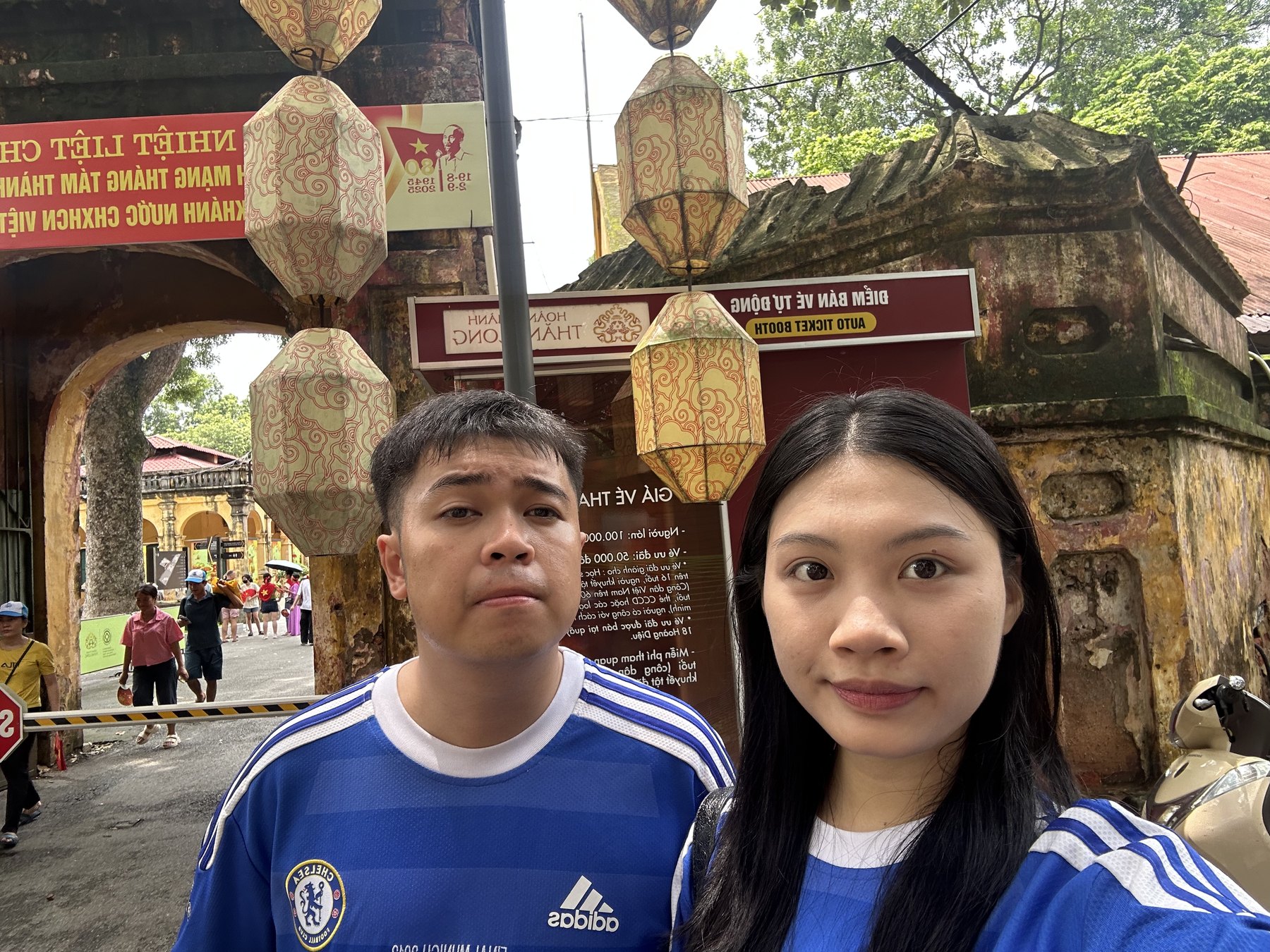 Hôm đi Hoàng thành Thăng Long.